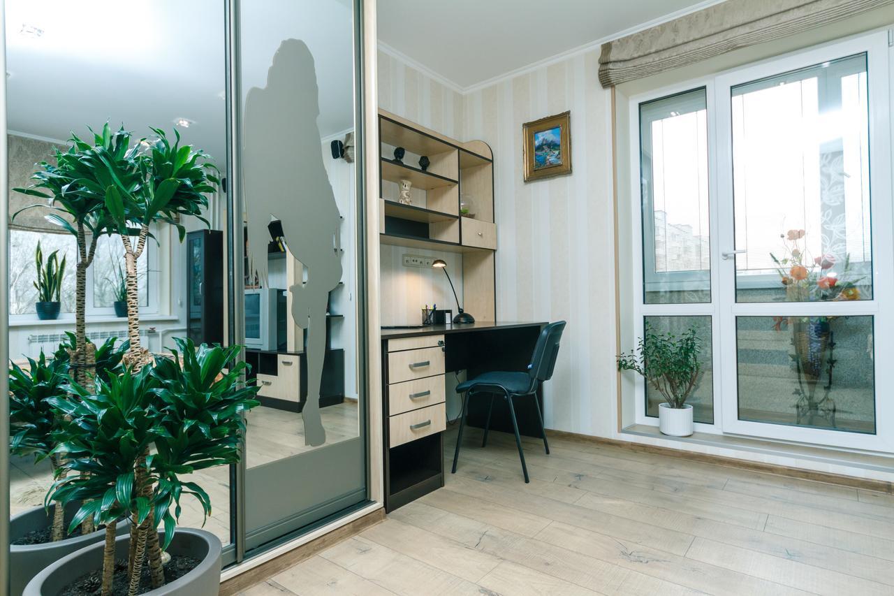 Apartment On Sevastopolska Square Kiev Exterior foto