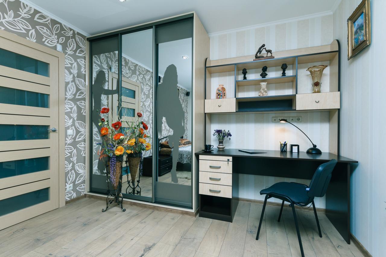 Apartment On Sevastopolska Square Kiev Exterior foto